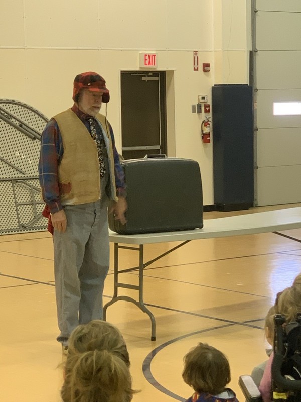 Tom Gibson Presents to Wyndmere Elementary Wyndmere Public School